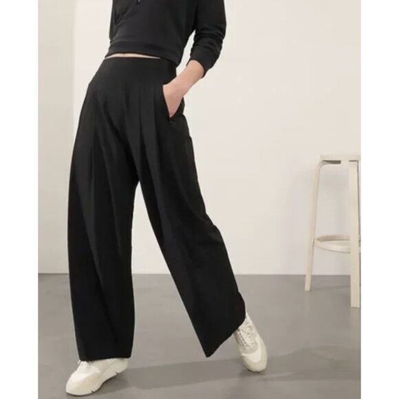 ATHLETA Brooklyn Heights High Rise Pleated Wide Leg Pant in Black - Size 2 P - Picture 1 of 13